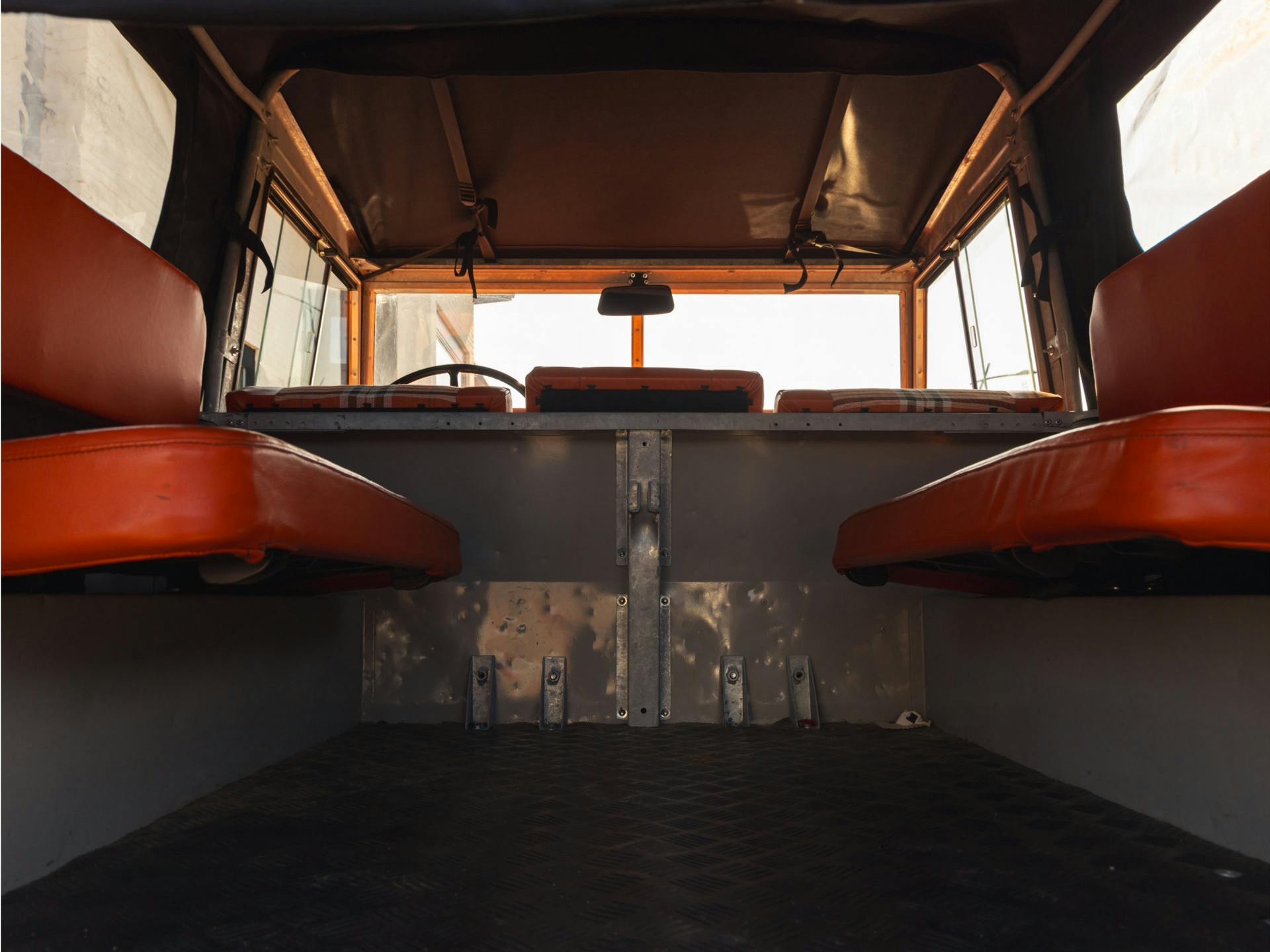 Land Rover Defender 2.3 109